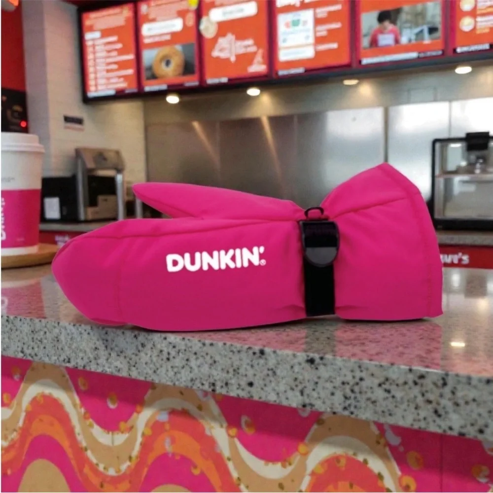 🆕OFFICIAL DUNKIN DONUTS 2026 PINK ICED COFFEE MITTEN GLOVE SIZE M/L - Picture 3 of 5
